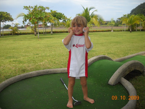 Elektra playing golf